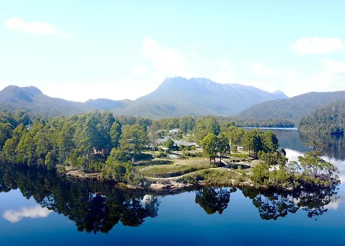 Tullah Lakeside Lodge