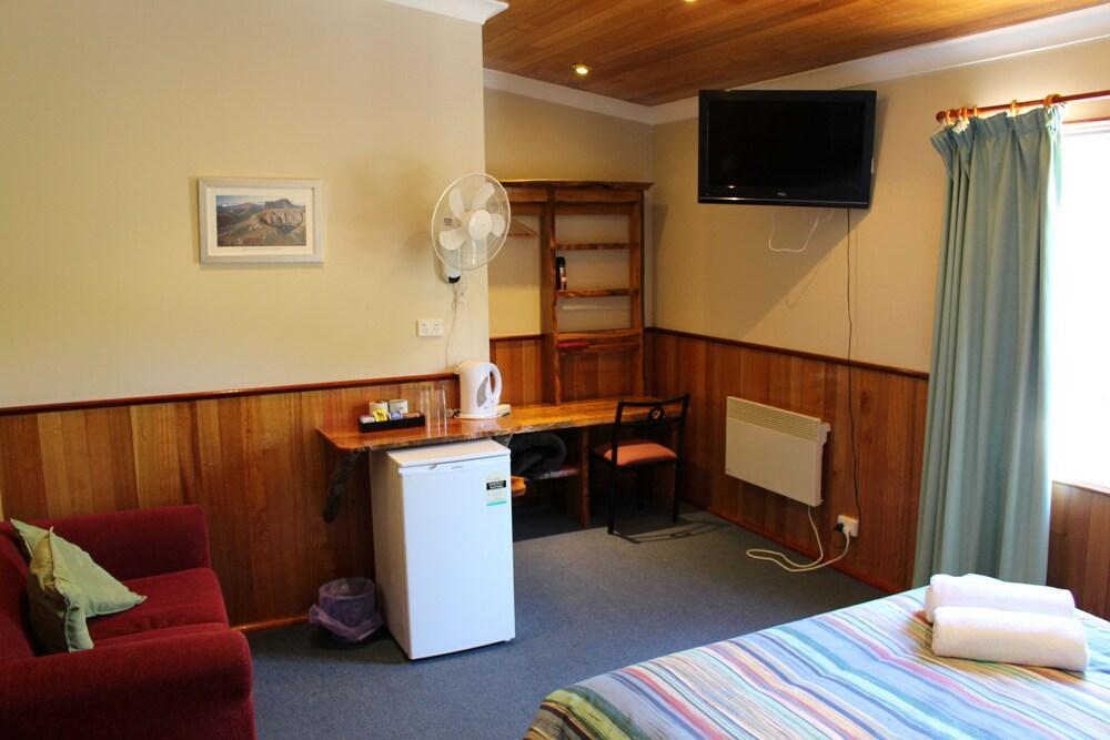Lakeside 3*