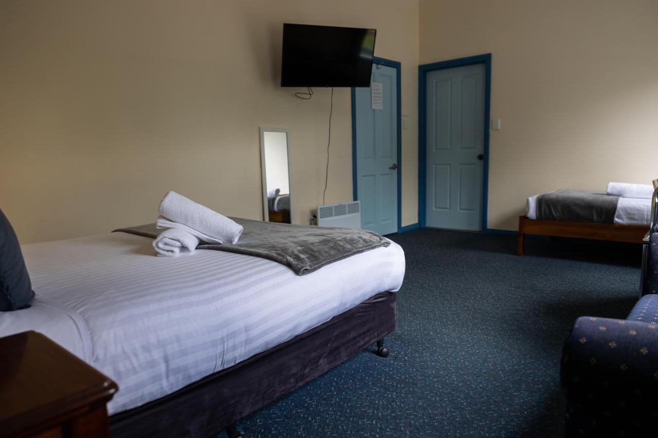 Lakeside Motel 3*