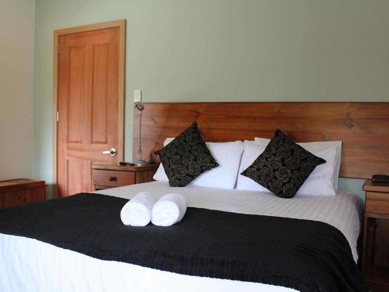 Lakeside Motel 3*